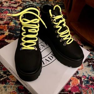 Steve Madden Flatform Boots